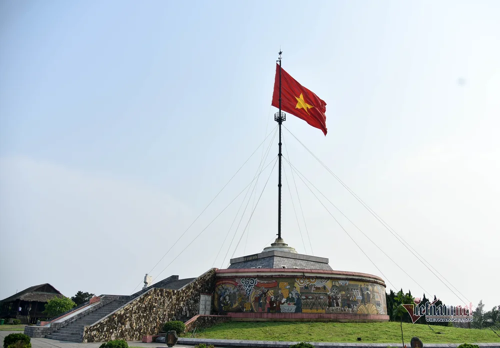 Cột cờ Hiền Lương